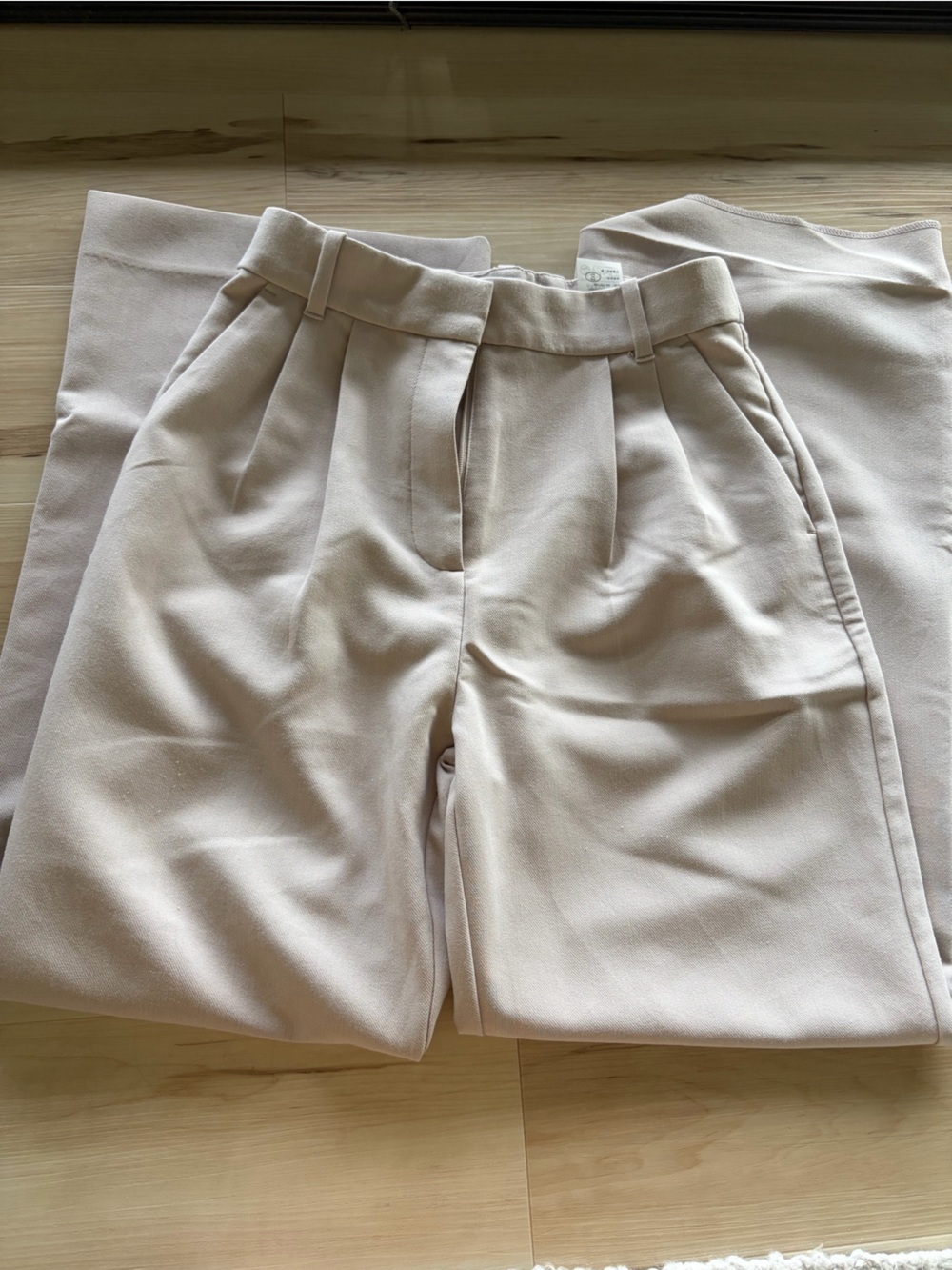 Abercrombie and Fitch cream/tan trousers - Picture 3 of 5